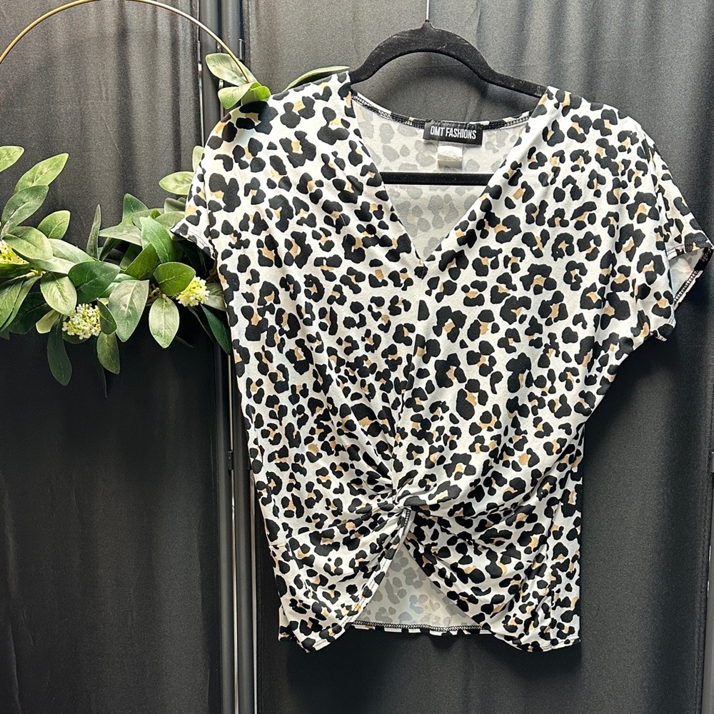 Trendy Leopard Print Knot Front Top